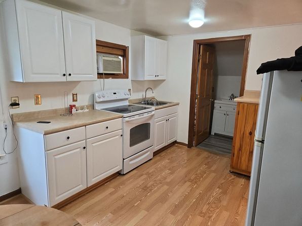 658 Main Rd N #2