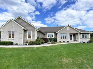 W265N2086 Sawgrass Ln, Pewaukee, WI 53072