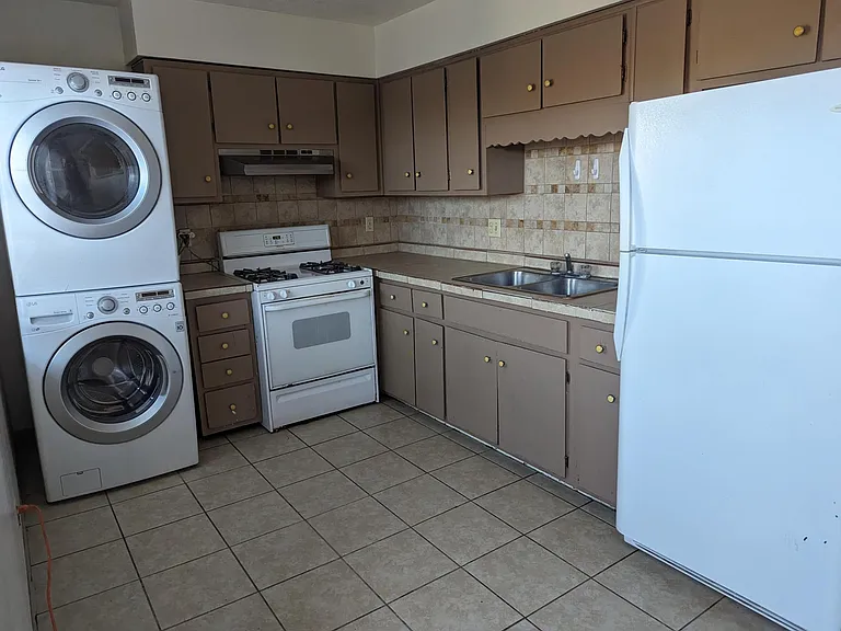 3604 Lafayette Dr NE — Photo 15