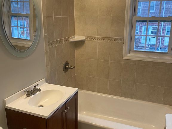 4th image of 293 Elmwood Ave #B