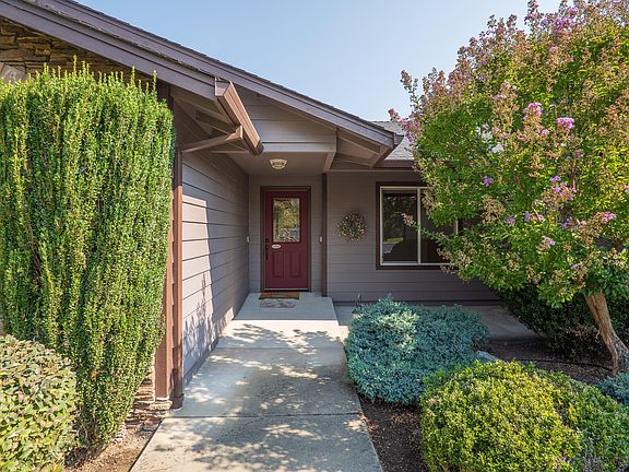5th image of 932 SW Princess Cir