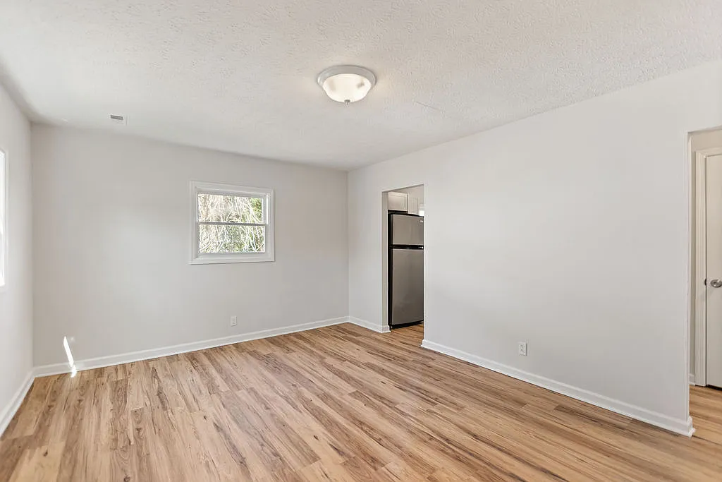 154 Hamilton Cir — Photo 3
