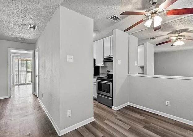 Building Photo - 4502 Gaston Ave #317