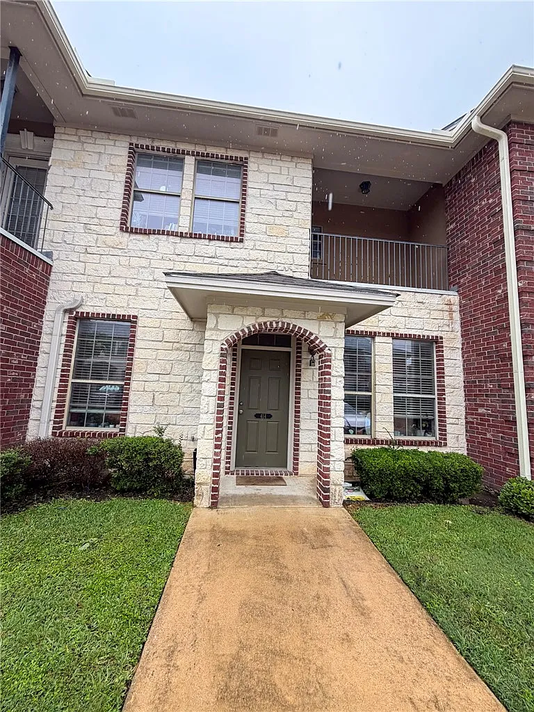 3 bed, 1405 sqft, $1,620 — Photo 1