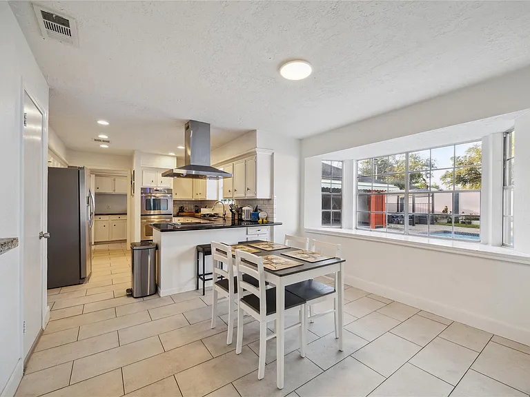 15302 La Mancha Dr — Photo 9