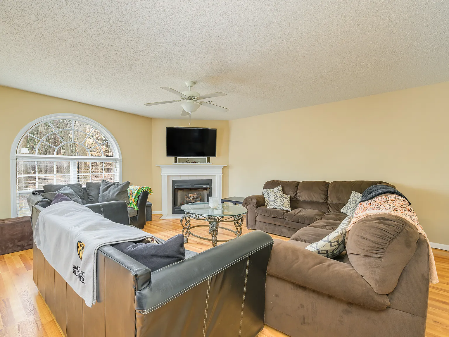2 bed, 1144 sqft, $1,600 — Photo 4