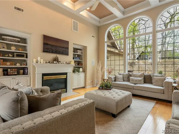 1706 Grand View Dr, Sunrise Beach, MO 65079