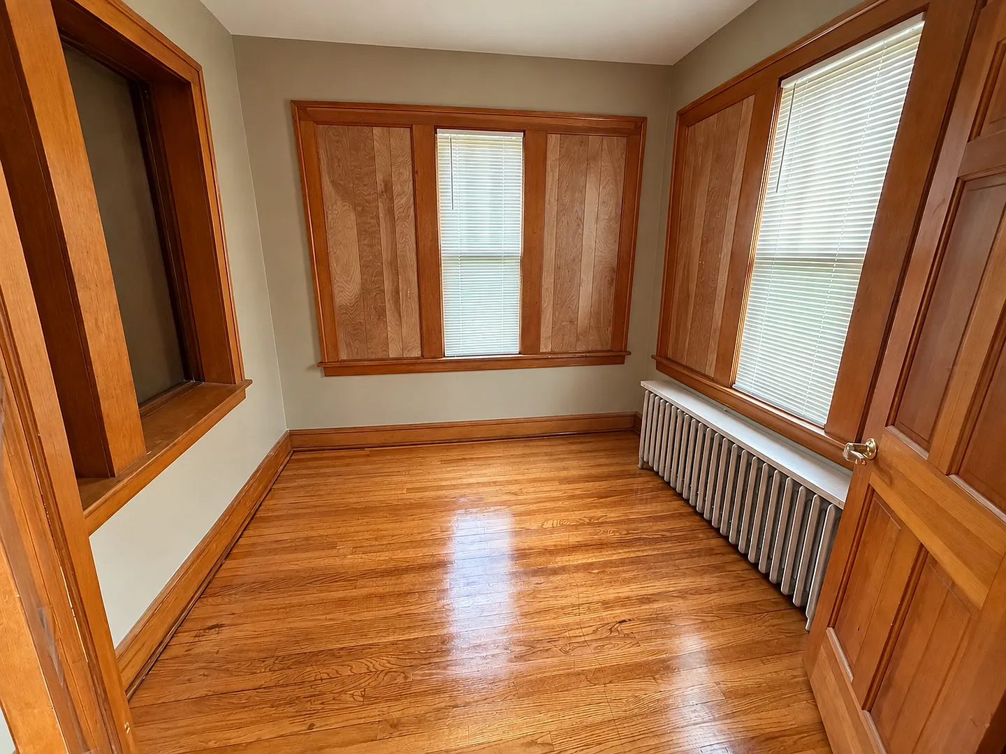 5 bed, 2400 sqft, $3,300 — Photo 3