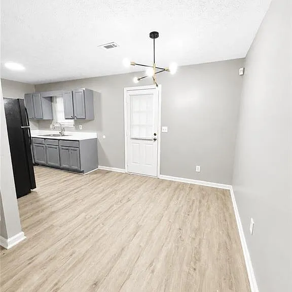 8011 Trinity Park Dr — Photo 4