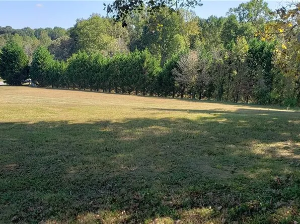 4756 Kinnamon Rd, Winston Salem, NC 27103