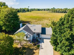 557 Aileen Ct, Vadnais Heights, MN 55127