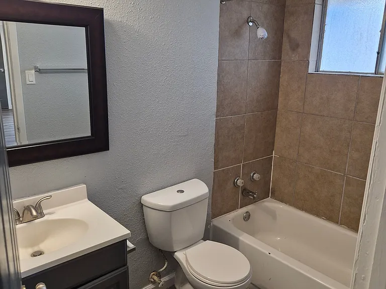 Alamo Apartments — Photo 7