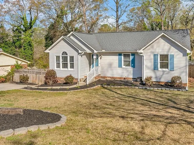 16 Laurel Dr — Photo 1