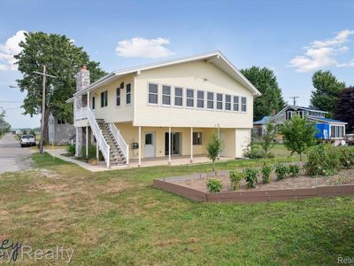 6800 Lakeshore Dr, Newport, MI, 48166