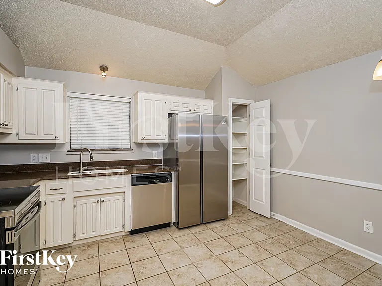 6476 Sudbury Way — Photo 7