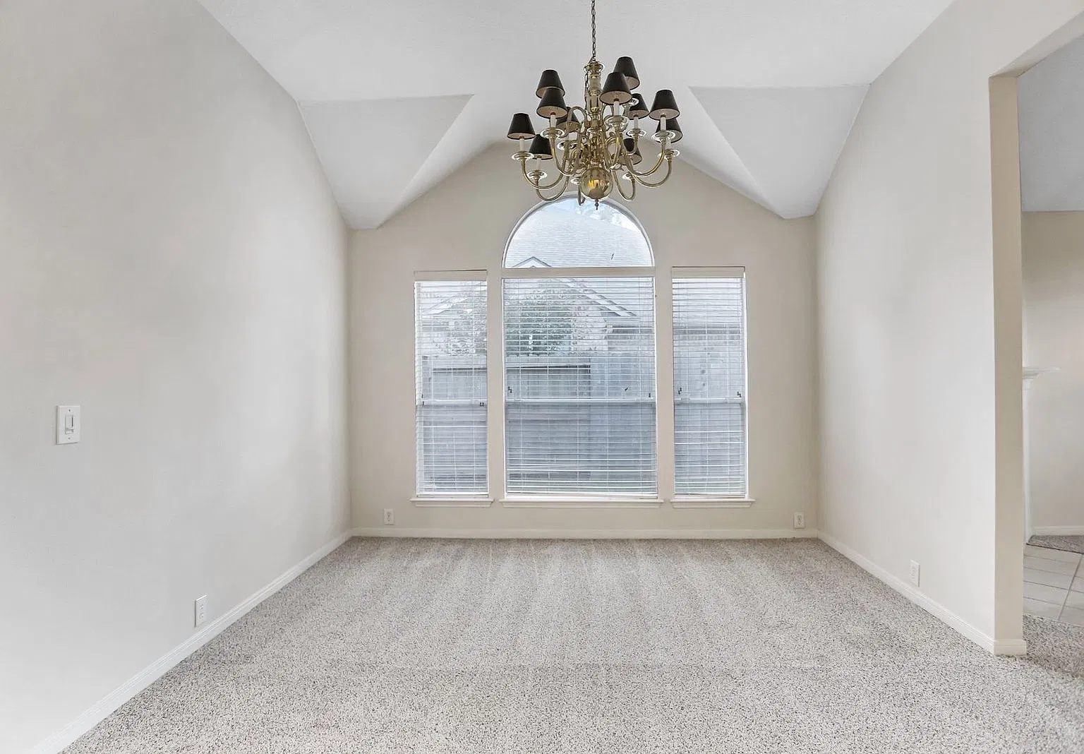 4 bed, 2.5 bath, 2268 sqft, $2,650 — Photo 4