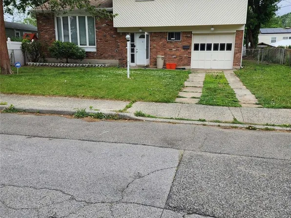 (undisclosed Address), West Hempstead, NY 11552