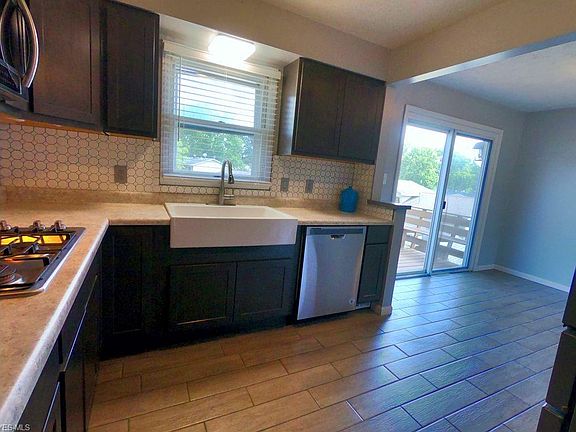 2nd image of 2252 Woodridge Ct