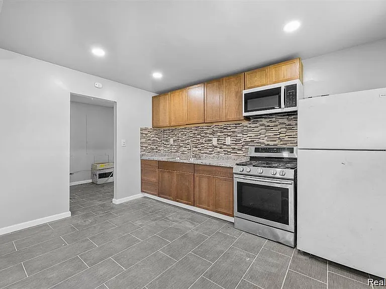 2552 Emogene St — Photo 28