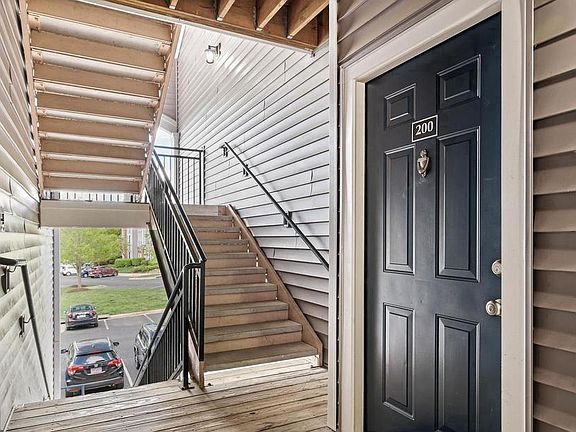 2nd image of 20451 Chesapeake Sq Unit 200