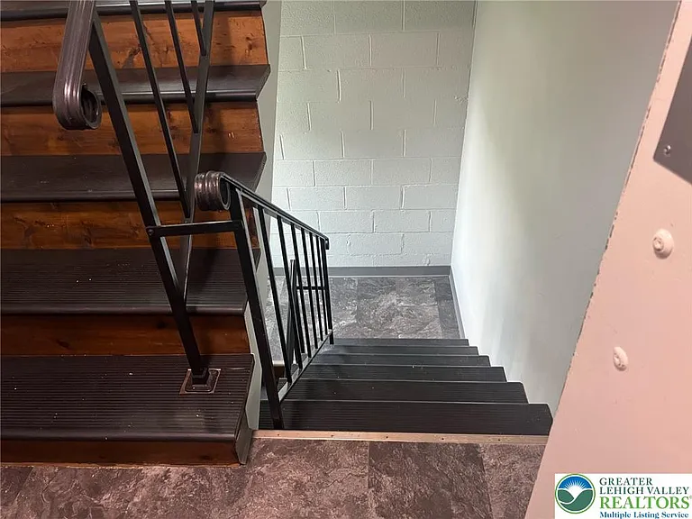 526 Broad St #3 — Photo 16