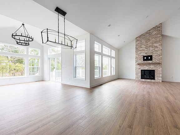 4th image of 1088 Oakhall Dr Lot 138