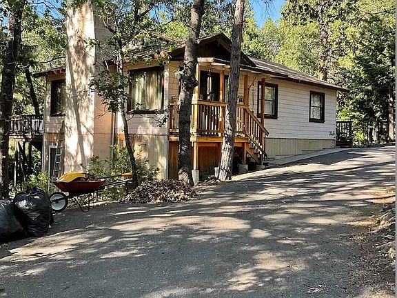 3rd image of 16488 Estralita Dr