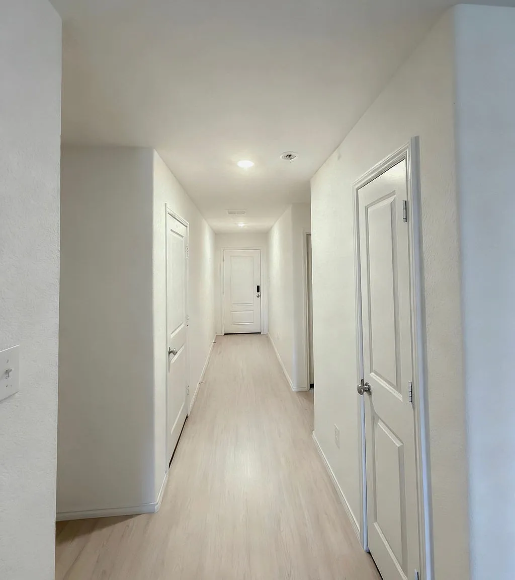 3 bed, 1271 sqft, $2,399 — Photo 4
