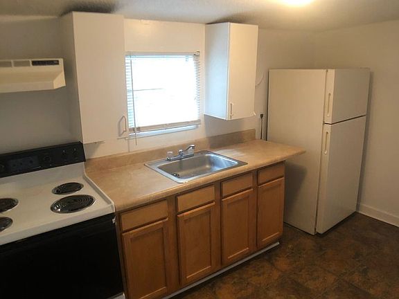2nd image of 716 Marion St #2