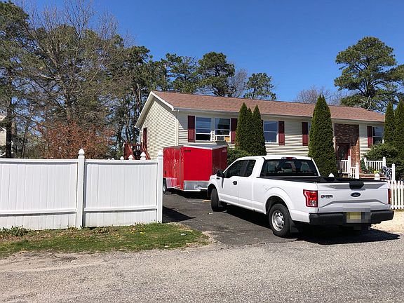 3rd image of 713 Larchmont St #1040