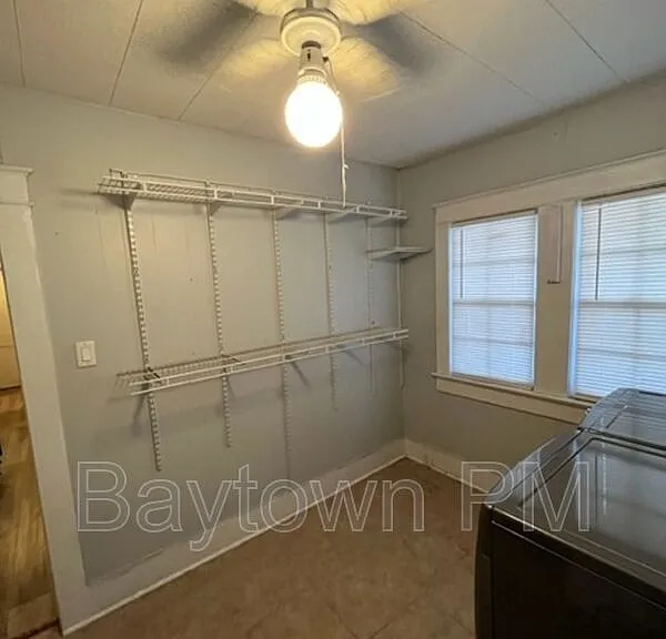 203 W Haya St — Photo 10