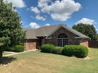 1301 Hickory Dr, Pilot Point, TX 76258