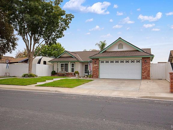 2nd image of 1049 Lakewood Dr