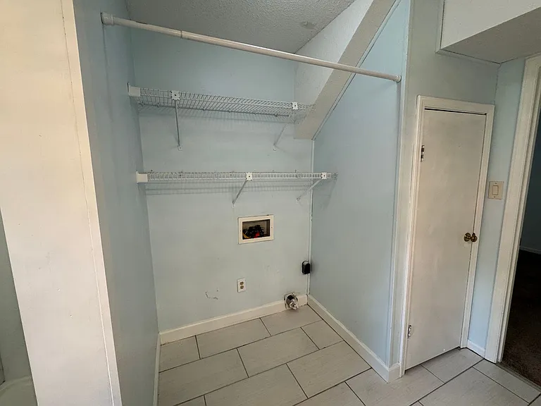 315 Pine Rd — Photo 17