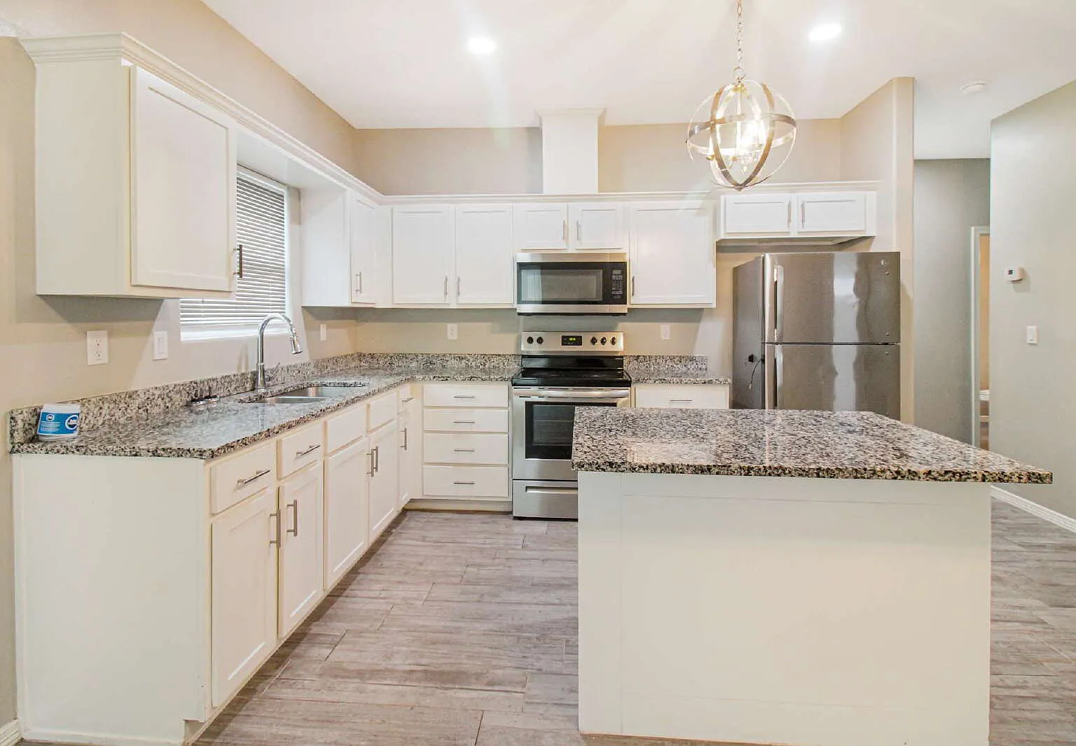 3 bed, 2.0 bath, 1116 sqft, $1,200 — Photo 2