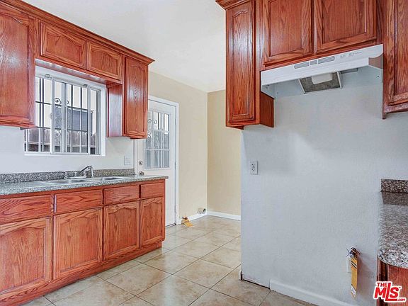 3rd image of 10111 S Hoover St APT A