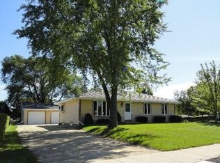 148 Mayfair Dr, Saukville, WI 53080