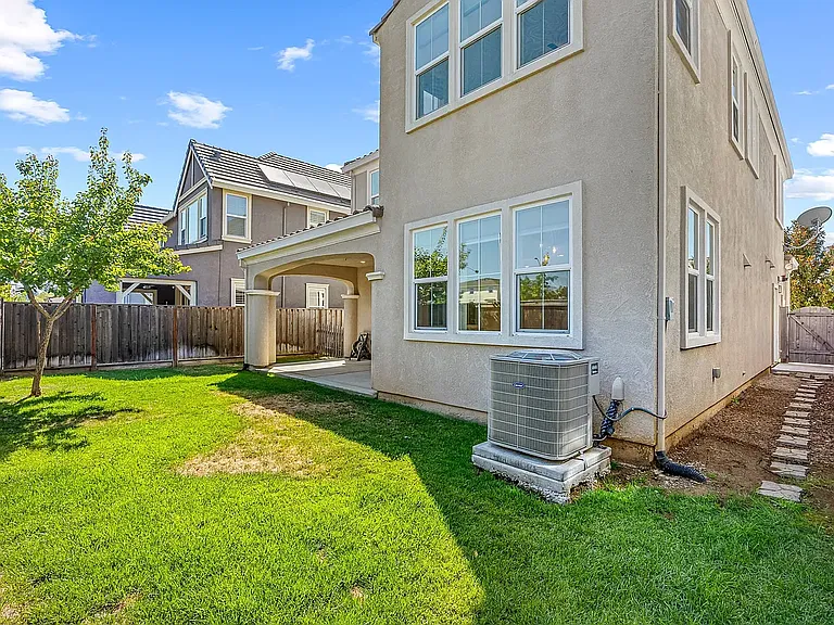 119 Chickadee Ln — Photo 16