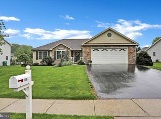 316 Stonehedge Dr, Carlisle, PA 17015