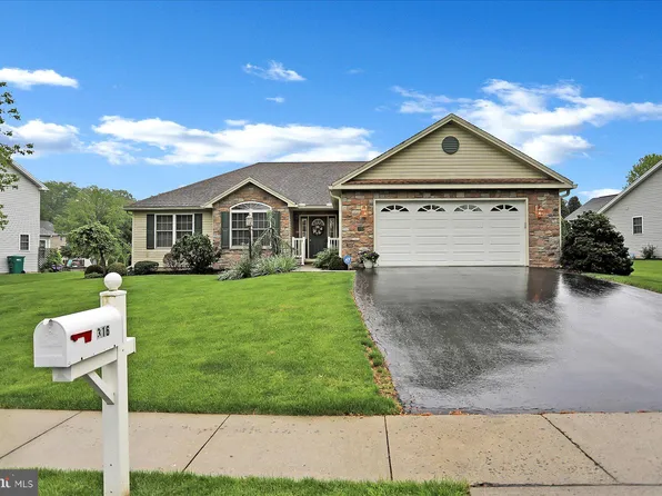 316 Stonehedge Dr, Carlisle, PA 17015