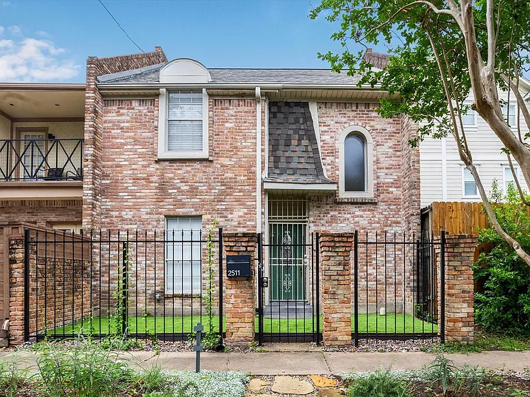 2511 Commonwealth St — Photo 2