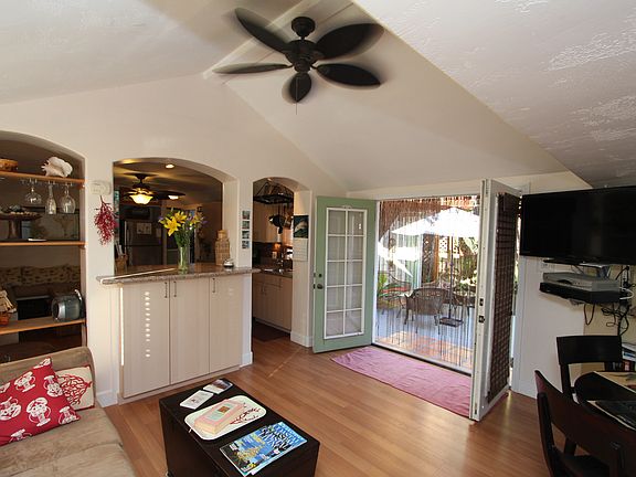 2nd image of 812 Sunset Ct