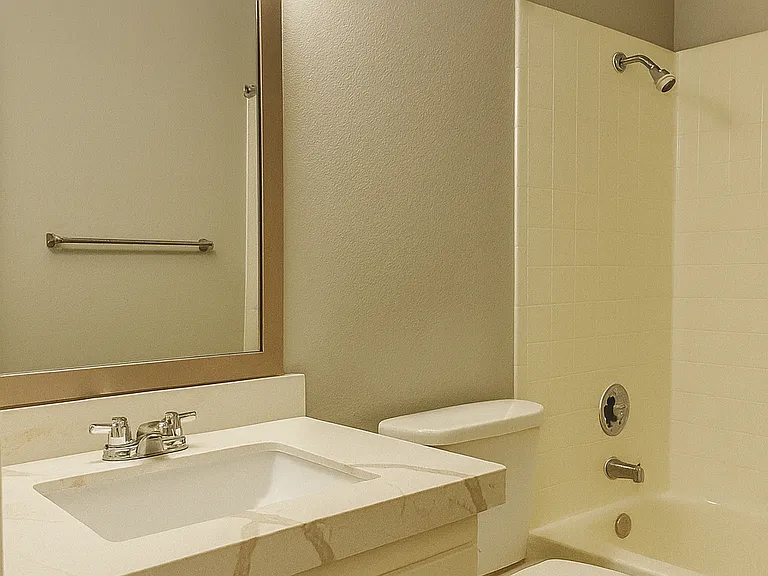 Catalina Gardens Apartments — Photo 13