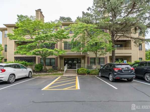 2708 Ridgefield Ct, Helmetta, NJ 08828