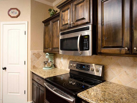 5th image of 7910 City View Dr