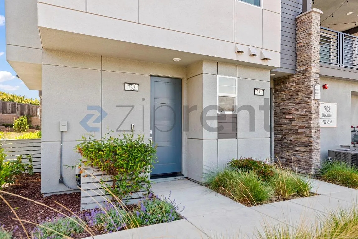 1 bed, 430 sqft, $2,350 — Photo 2