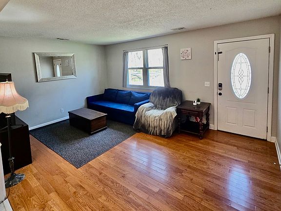 3rd image of 1223 Main St