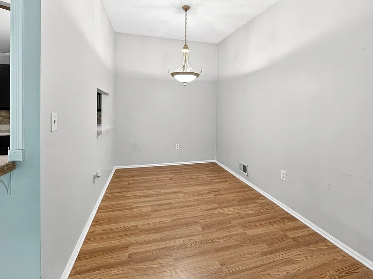Formal dining rm off of the kitchen