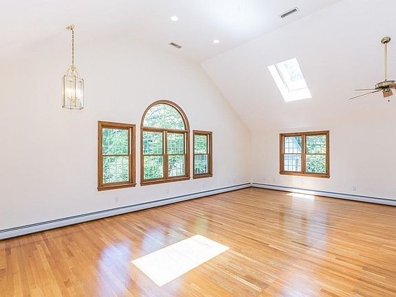 5th image of 27 Banbury Dr