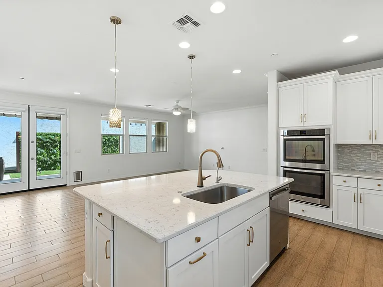 4644 E Beck Ln — Photo 31